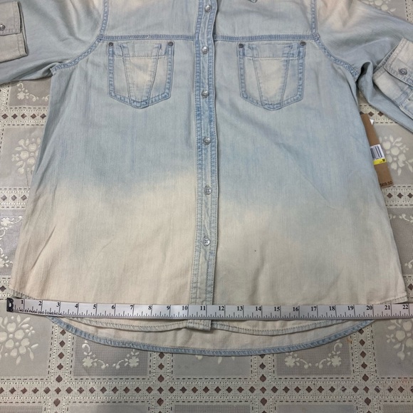 Dkny Women's Blue Button Down Shirt with Gradient Effect NWT - Picture 5 of 12